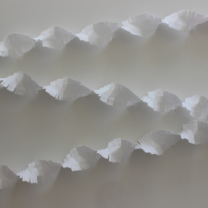 Flosset Hvid Crepe Streamer 24 Meter